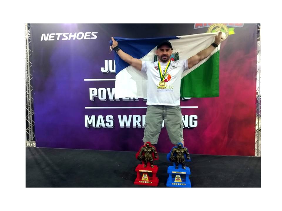 Júlio Ferraz é duplo campeão mundial de Power Bíceps no Arnold Classic South America