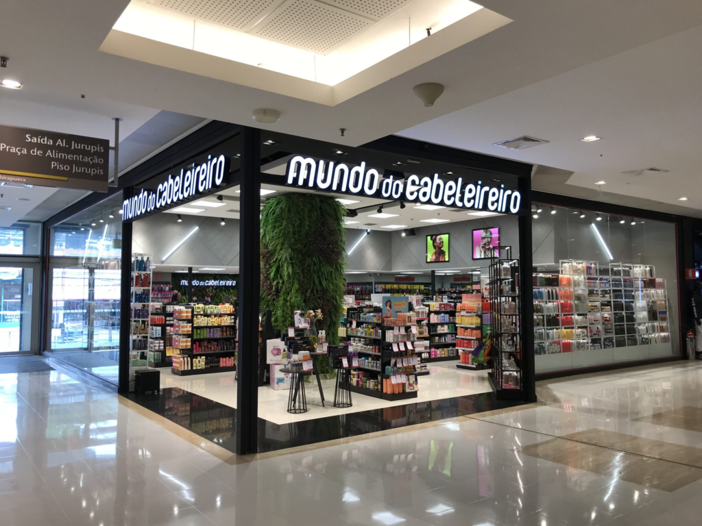 Mundo do Cabeleireiro está com 15 Vagas de Emprego