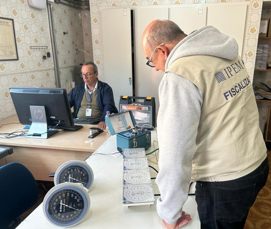 Ipem no Hospital São Luiz verifica aparelhos de medir pressão