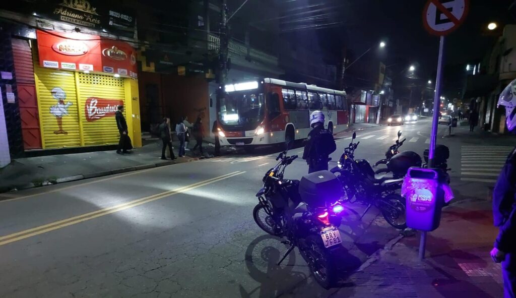 Operação pela segurança em pontos de ônibus da PM e GCM. Foto: Divulgação GCM/PMD
