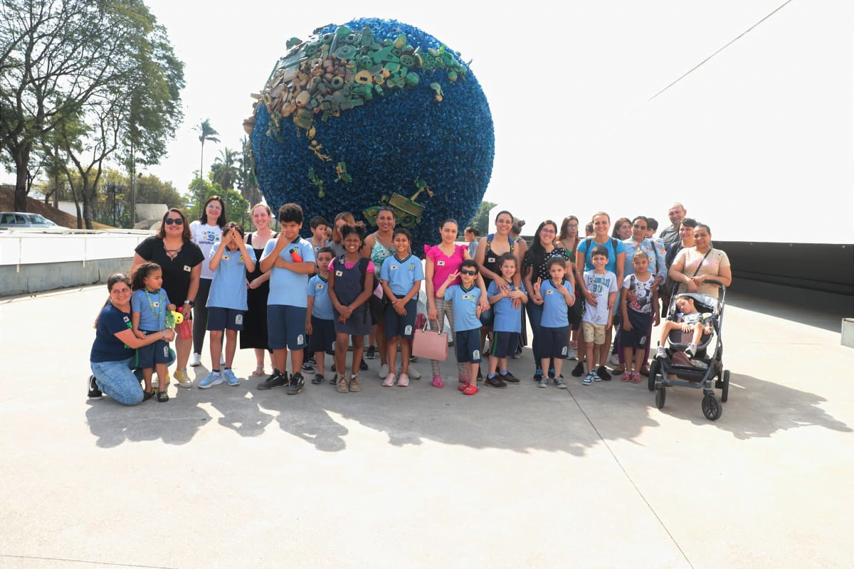 Projeto Fazendo Arte na Sabina recebe alunos da Educação Inclusiva