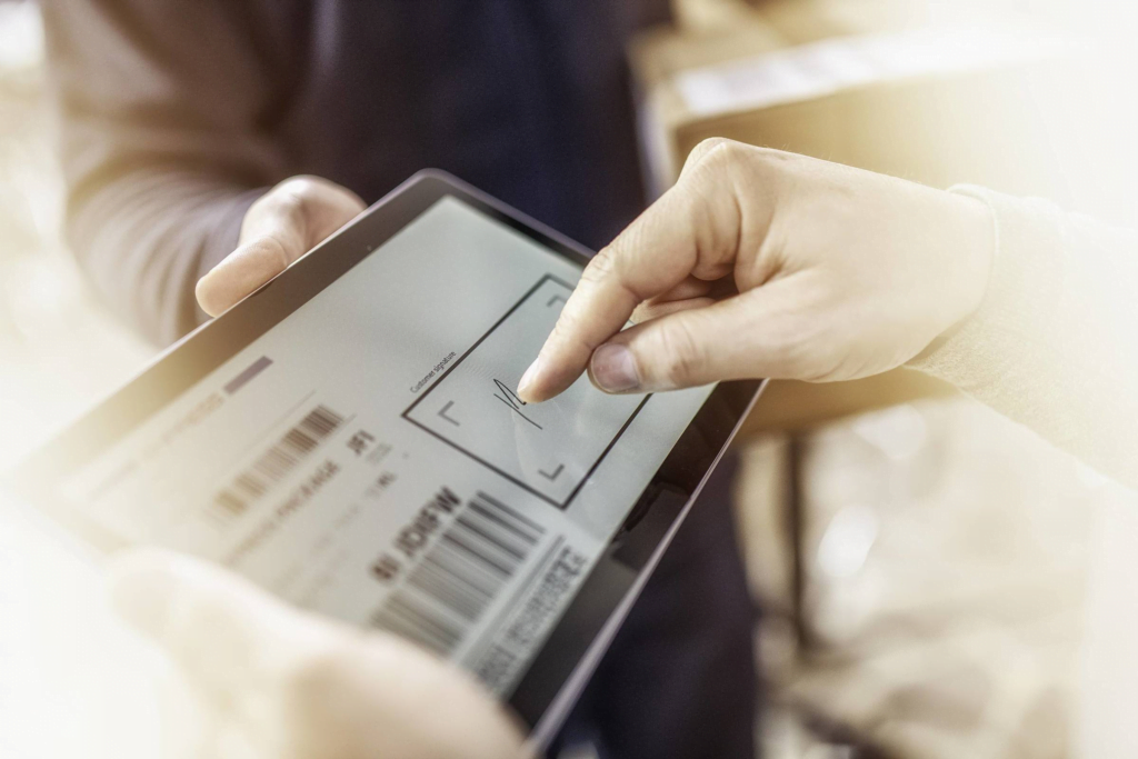 Empresas que adotam a Assinatura Eletrônica têm mais vantagem competitiva, beneficiando-se de maior eficiência, redução de custos e melhor atendimento ao cliente