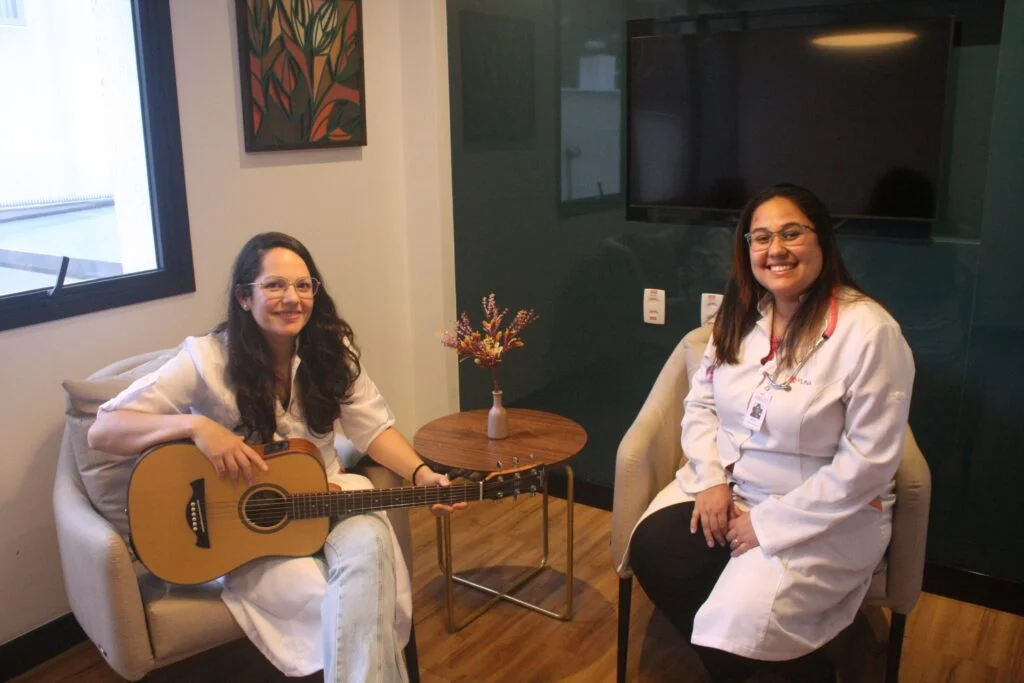 Mariana Paculdino e Aline; Ação multidisciplinar no atendimento de pacientes disfágicos. Foto: Divulgação/YUNA