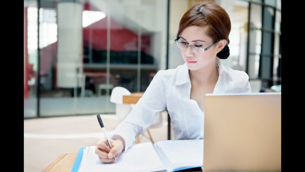 Assistente de PCP: Vaga na Priscila Fais. Foto: Reprodução da Internet