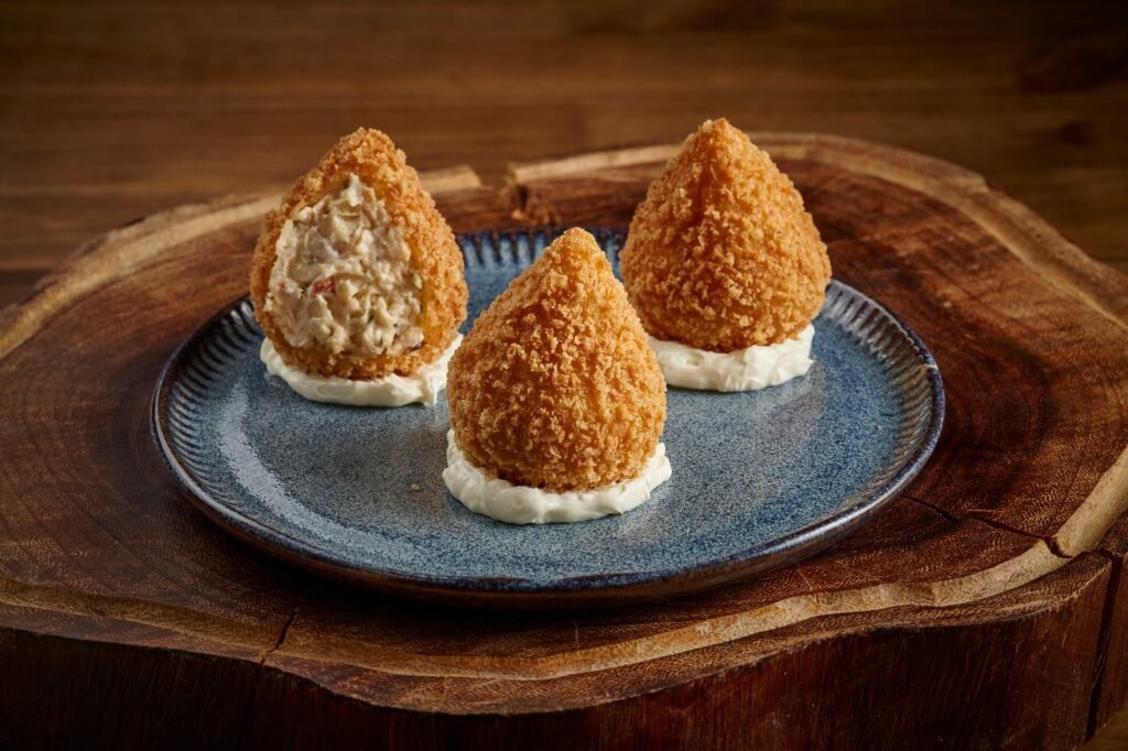 No Dia Nacional da Coxinha, salgado da Padaria Brasileira eleito o melhor do mundo ganha novos sabores