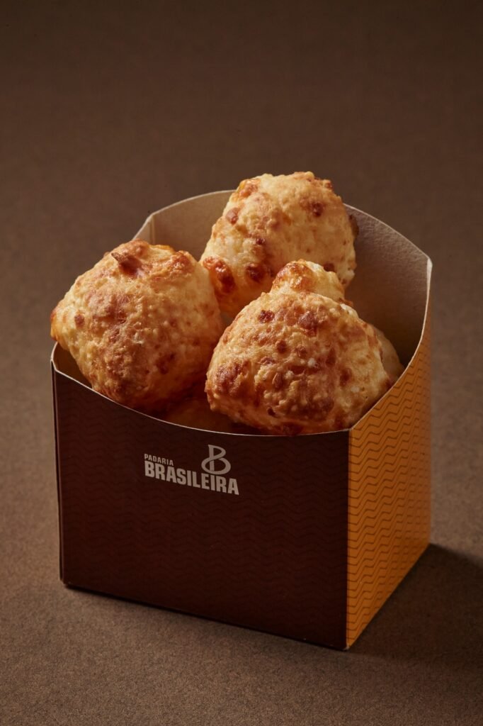 Pão de queijo de tapioca? Tem na Padaria Brasileira!