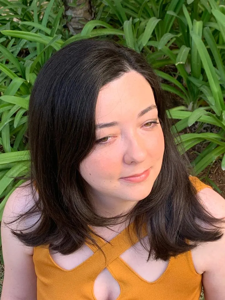 Victória Schechter, autora do livro PRISMAS