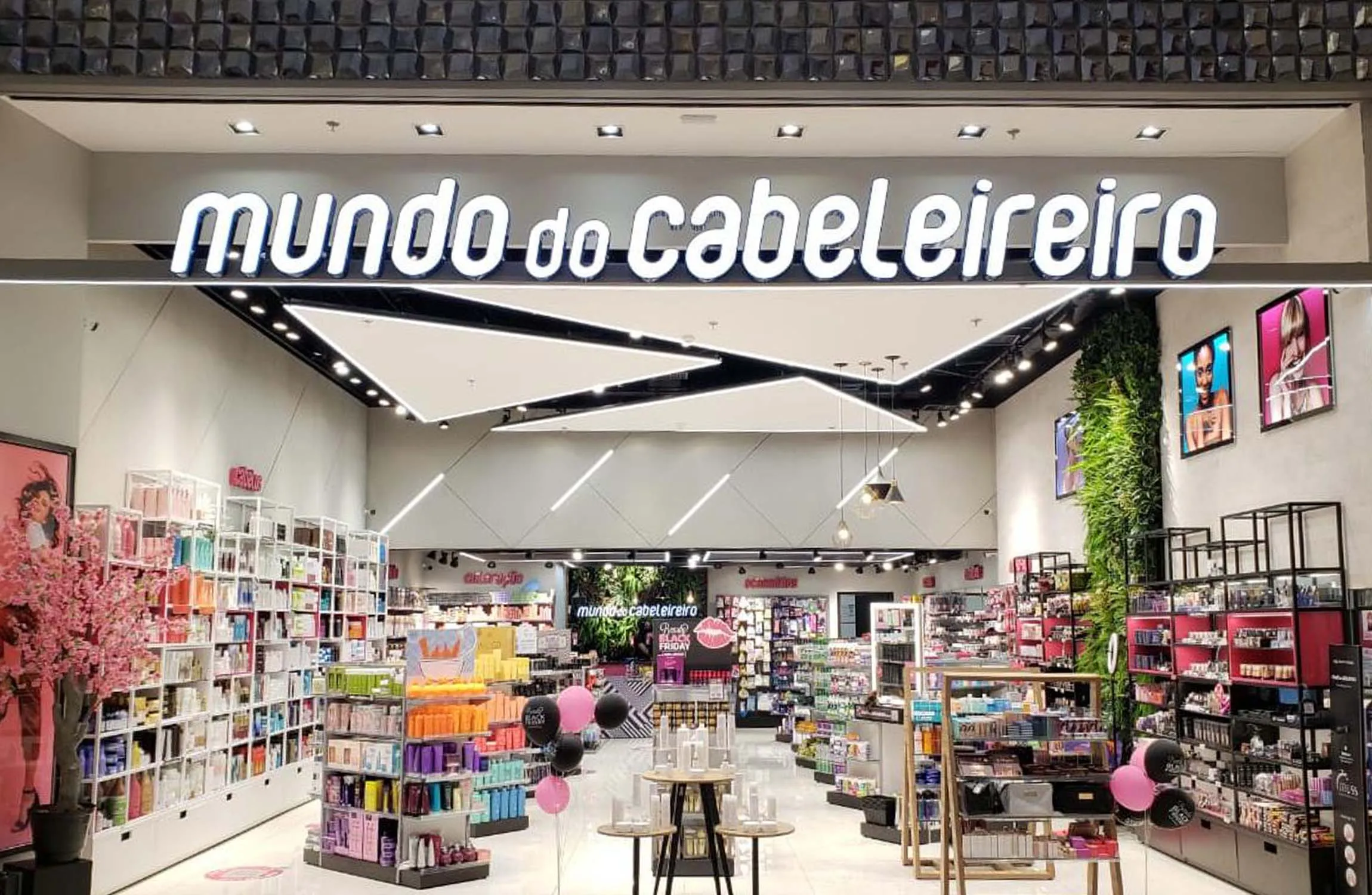 Mundo do Cabeleireiro está com 15 Vagas de Emprego