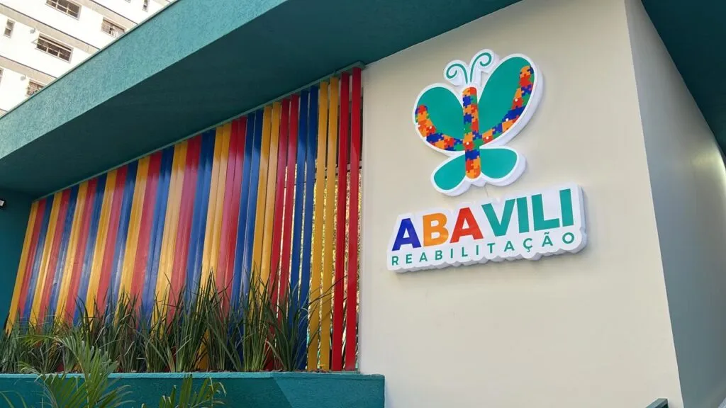 OSSEL inaugura clínica para crianças e adolescentes atípicos. Aba Vili Reabilitação abre sua porta na sexta-feira, dia 30; empreendimento reúne 18 especialidades clínicas para menores com Autismo e outras Síndromes. Foto: Divulgação