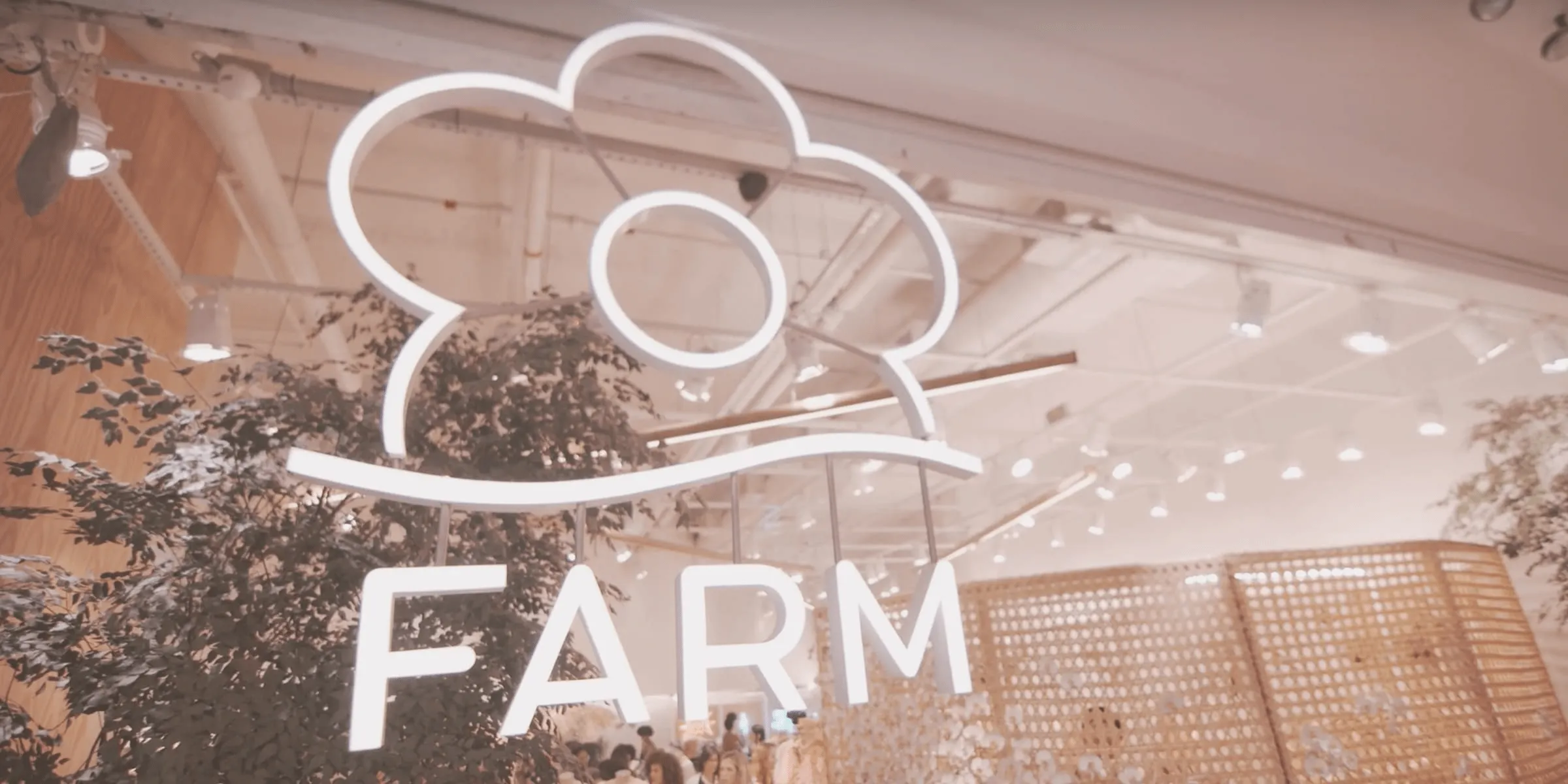 Farm contratando Vendedor e Auxiliar de Serviços