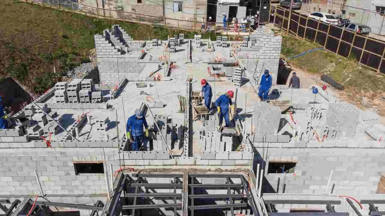 Construção de 120 apartamentos avança no Alvarenga Peixoto