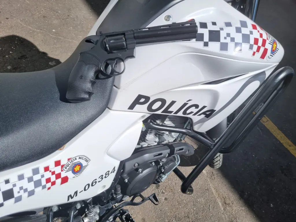 PM detém homens cadastrados no CGE por roubo de veículo com simulacro de arma de fogo. Foto: Prefeitura de São Caetano do Sul