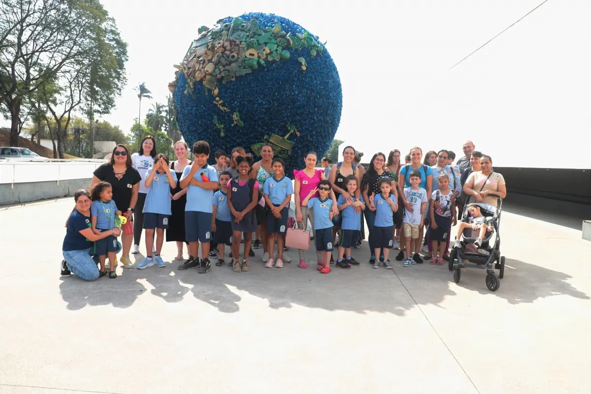 Projeto Fazendo Arte na Sabina recebe alunos da Educação Inclusiva