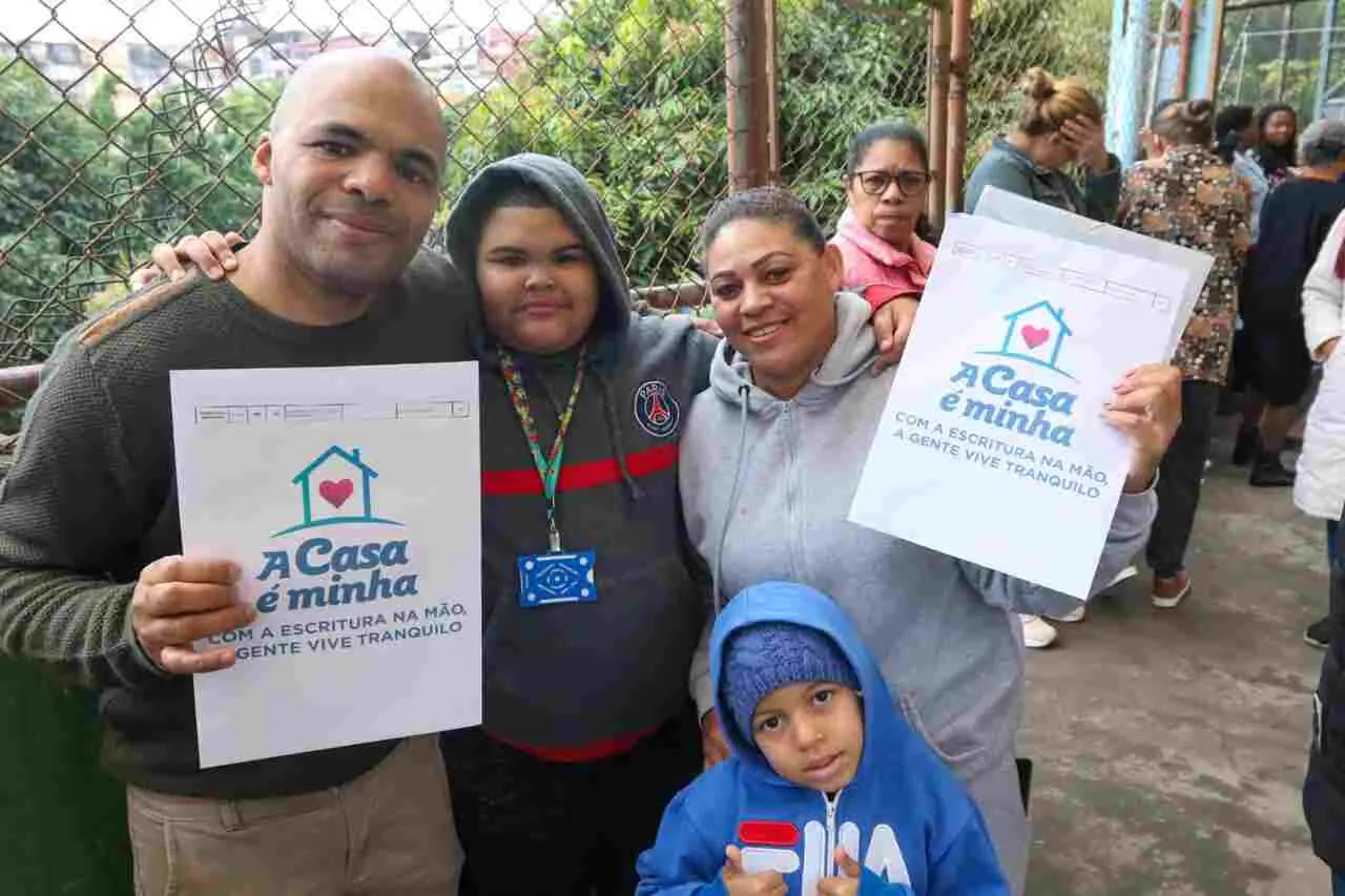 Moradores do Novo Parque recebem 1.200 escrituras