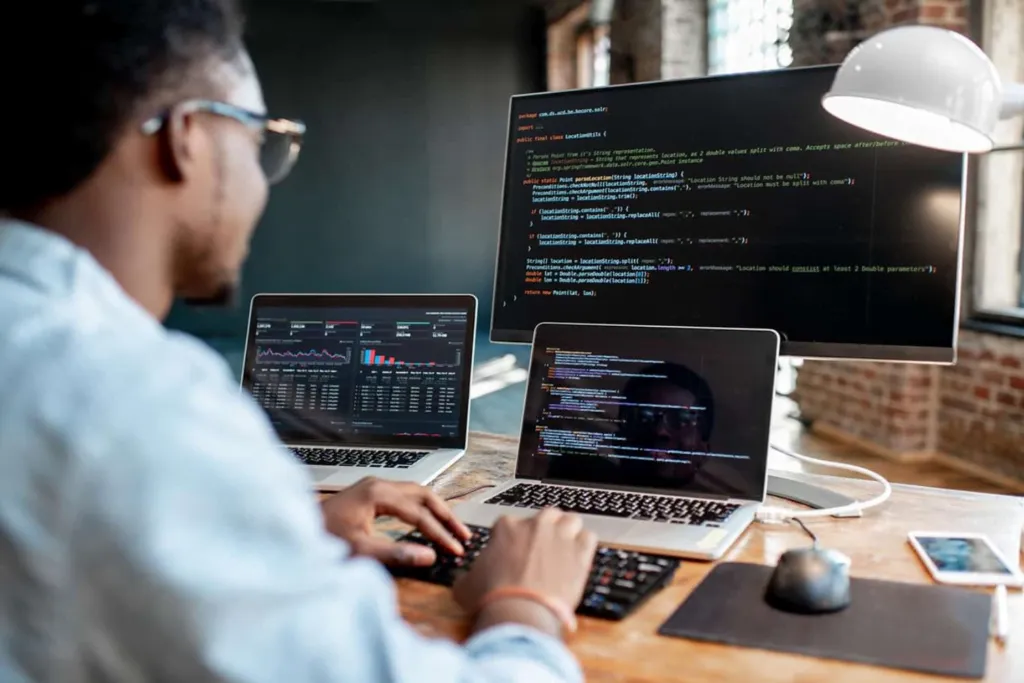 10 mil vagas de capacitação para profissionais tech. Foto: Canva