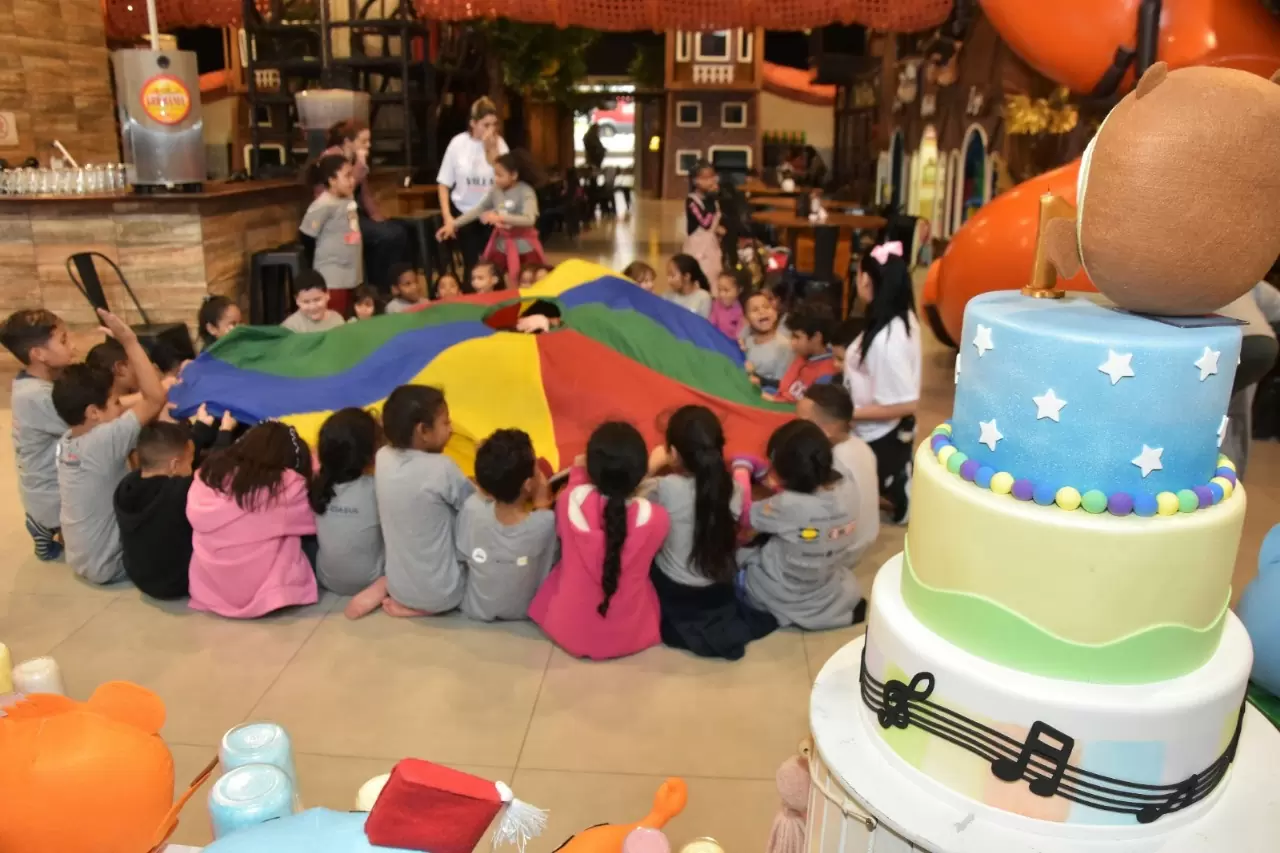 Buffet de Santo André oferece festa solidária para 70 adolescentes