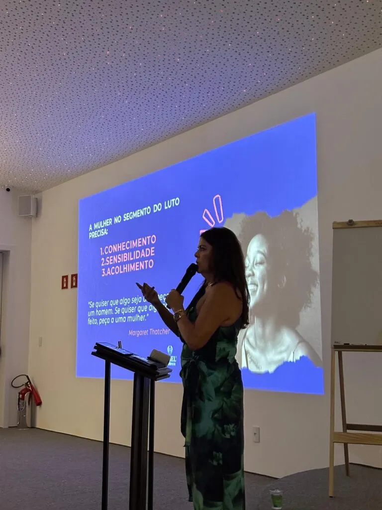 Curso forma profissionais para acolhimento no luto em São Caetano