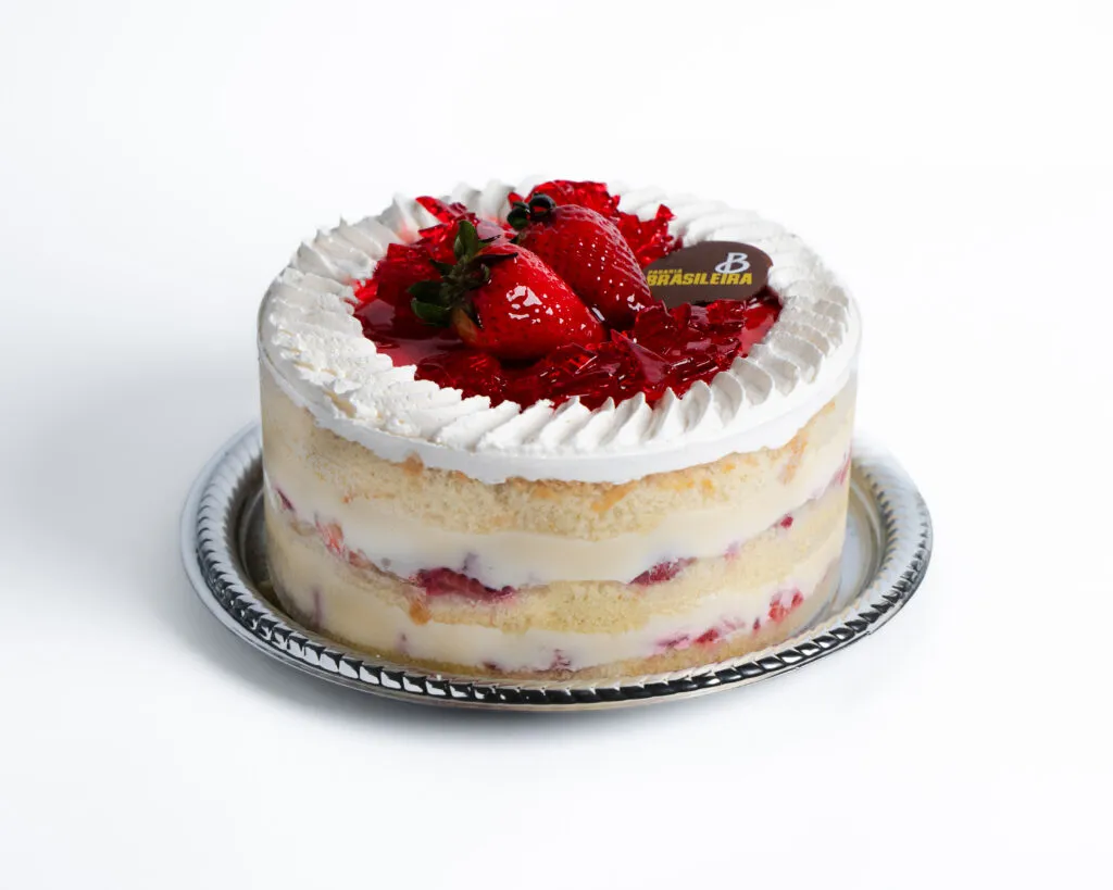 Morango do Amor na Padaria Brasileira: Novo bolo disponível!